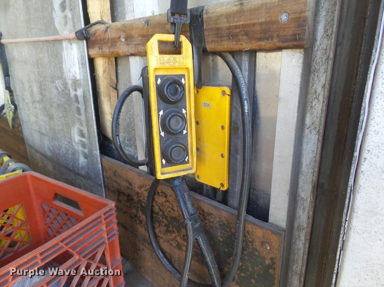 image for item DZ9197 2001 International 4700 box truck