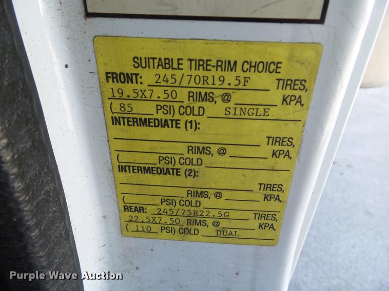 image for item DZ9197 2001 International 4700 box truck