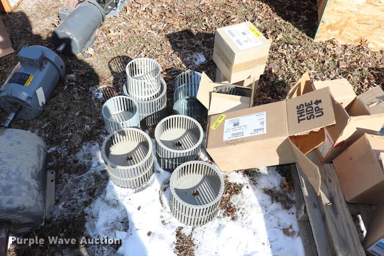 image for item EC9467 Motors