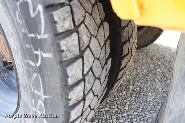 image for item EC9468 2002 Freightliner FS65 school bus