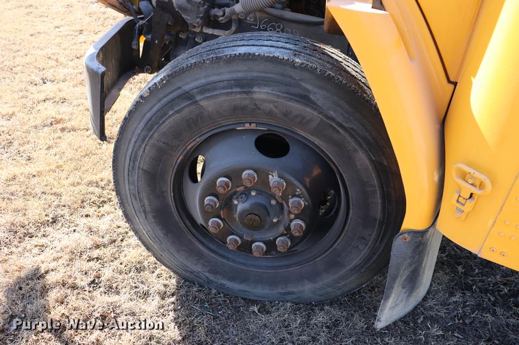 image for item EC9468 2002 Freightliner FS65 school bus