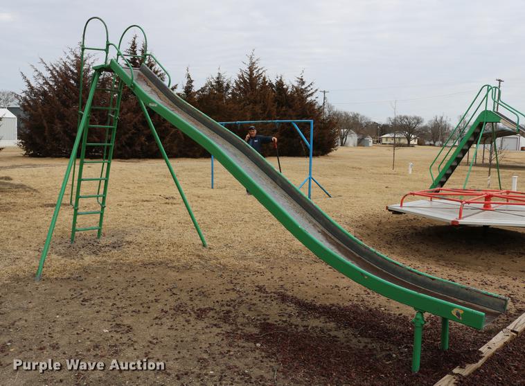 image for item EH9718 Playground equipment