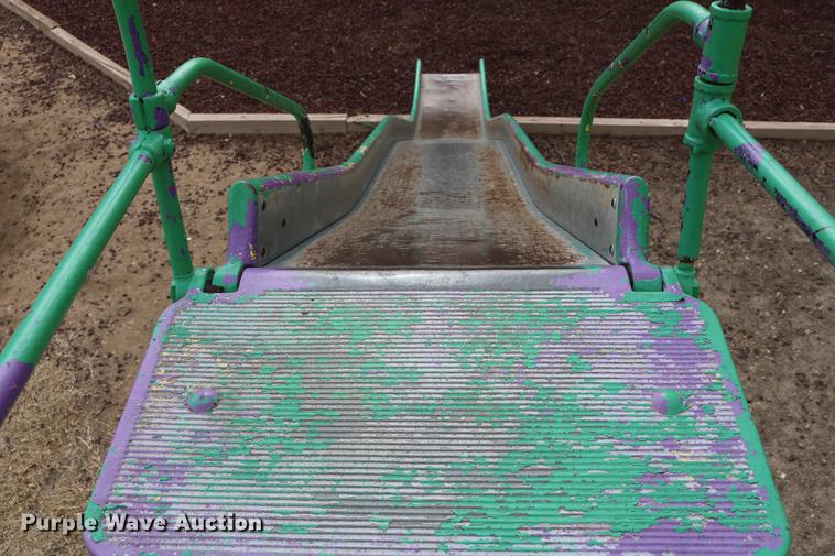 image for item EH9718 Playground equipment