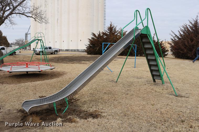 image for item EH9718 Playground equipment