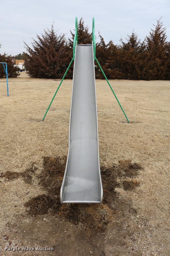 image for item EH9718 Playground equipment