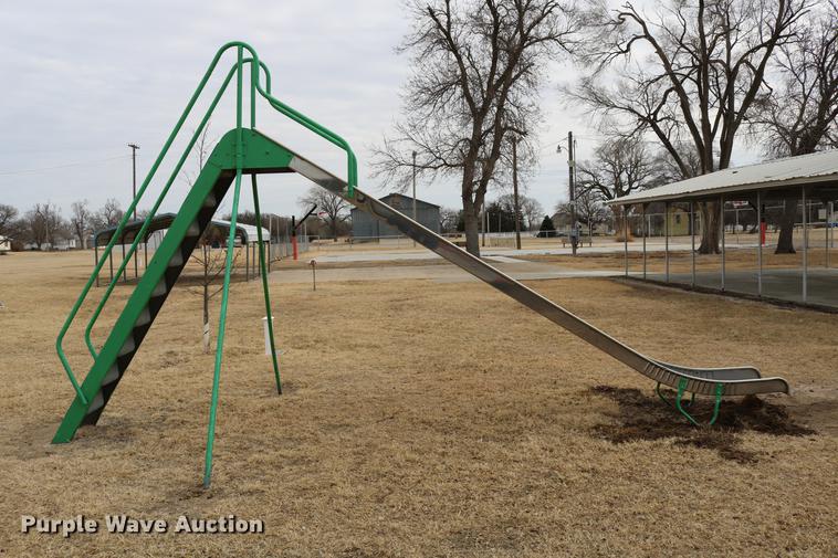 image for item EH9718 Playground equipment