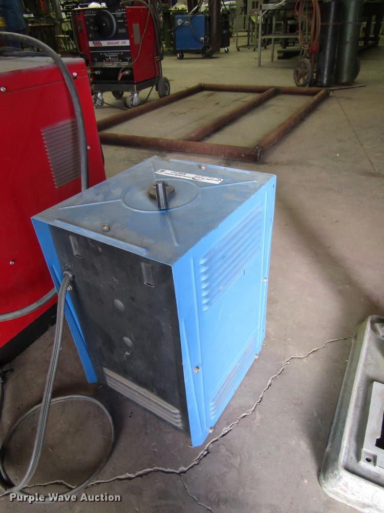 image for item EI9252 Miller Thunderbolt AC/DC welder