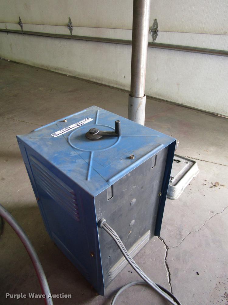 image for item EI9252 Miller Thunderbolt AC/DC welder