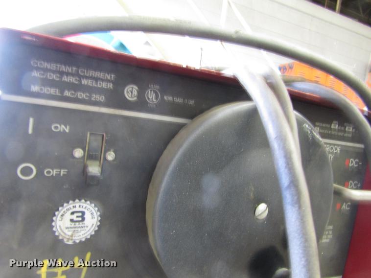 image for item EI9253 Lincoln Idealarc 250 welder