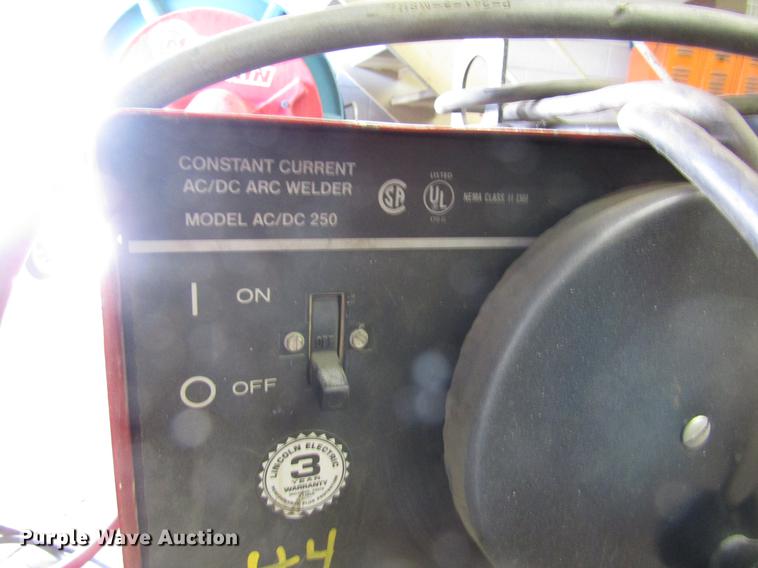 image for item EI9253 Lincoln Idealarc 250 welder