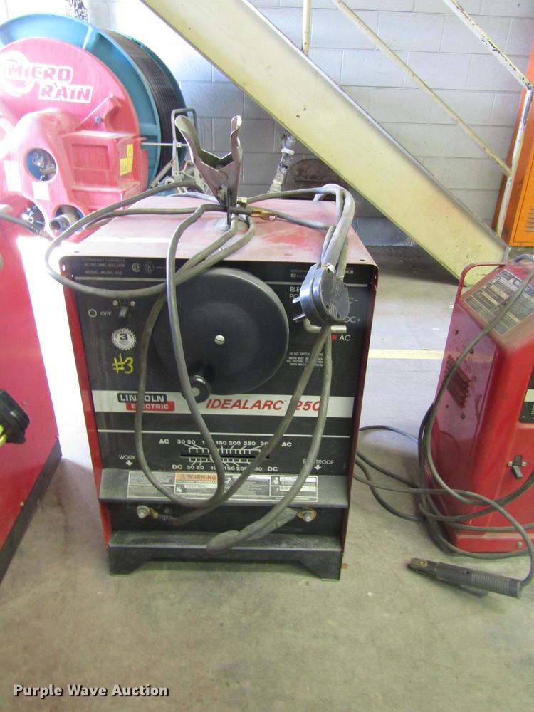image for item EI9254 Lincoln Idealarc 250 welder