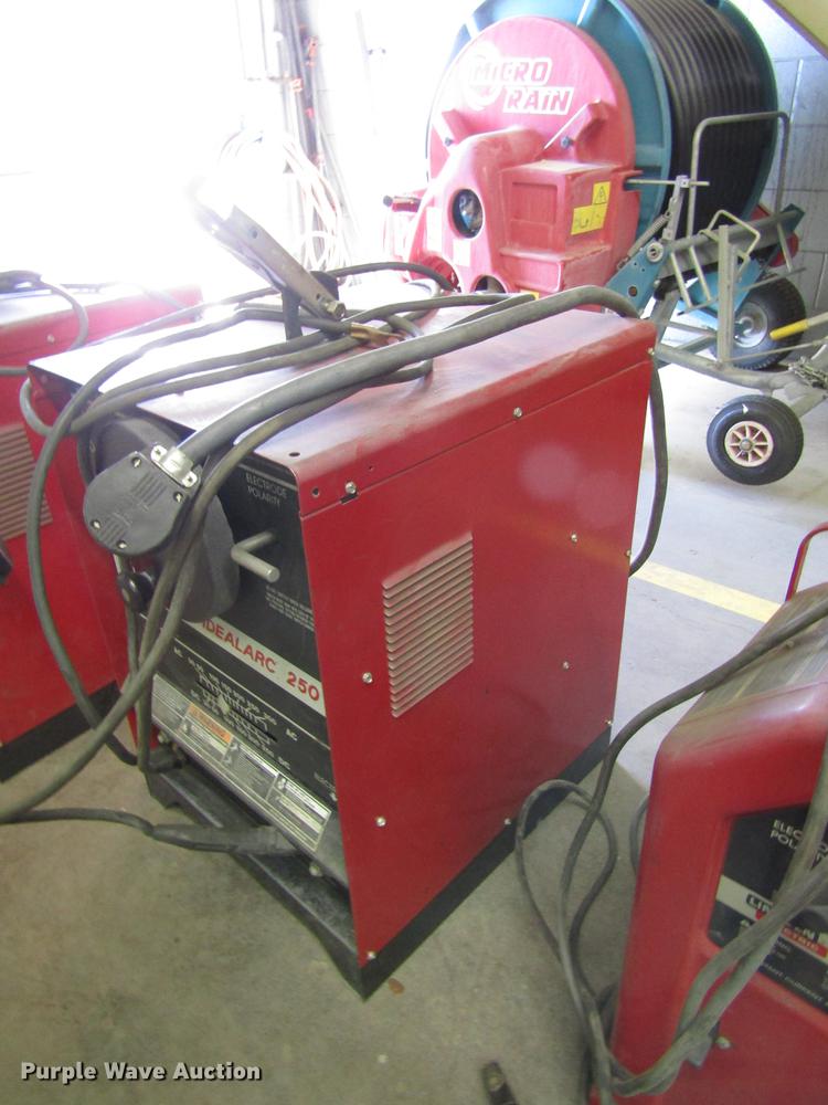 image for item EI9254 Lincoln Idealarc 250 welder