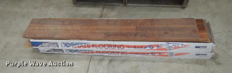 19 Pieces Of Shaw Laminate Flooring Item Ep9179 3 6 2018