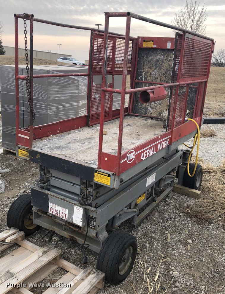 image for item G1037 Pac-craft scissor lift