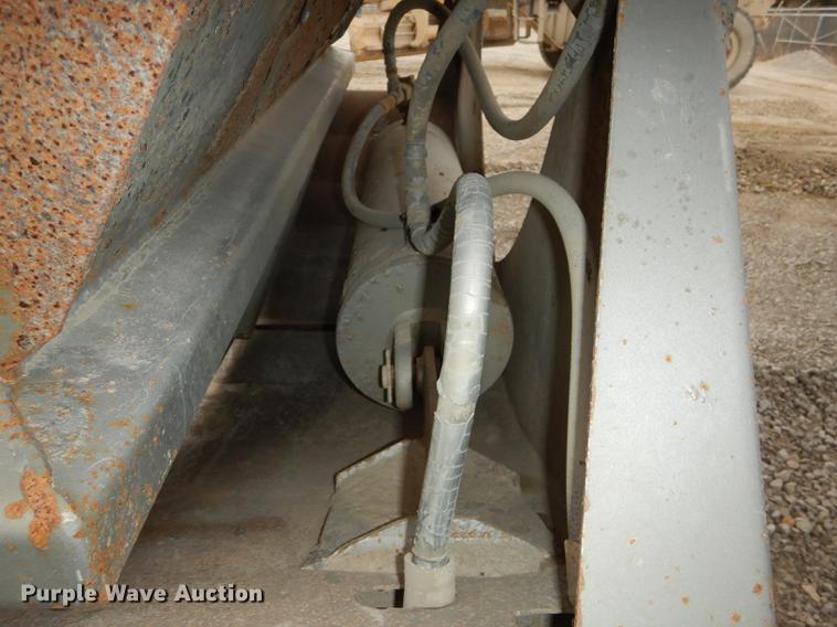 image for item J5505 2004 Trail King TKBD22-402 bottom dump trailer