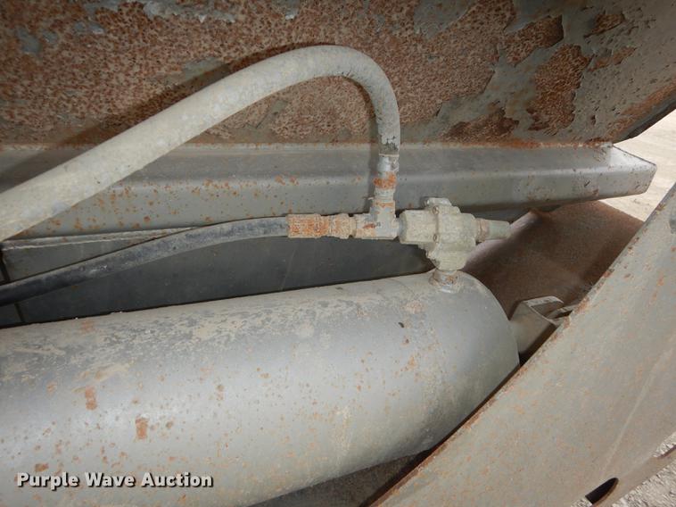 image for item J5505 2004 Trail King TKBD22-402 bottom dump trailer