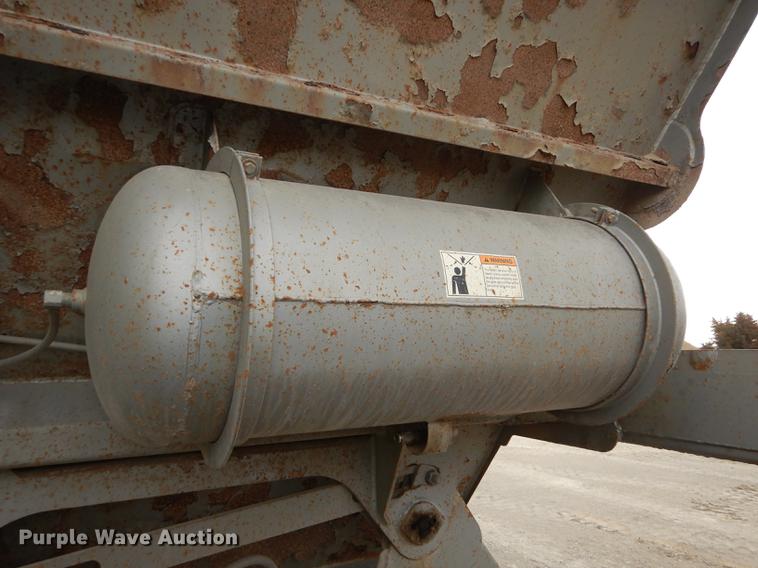 image for item J5505 2004 Trail King TKBD22-402 bottom dump trailer