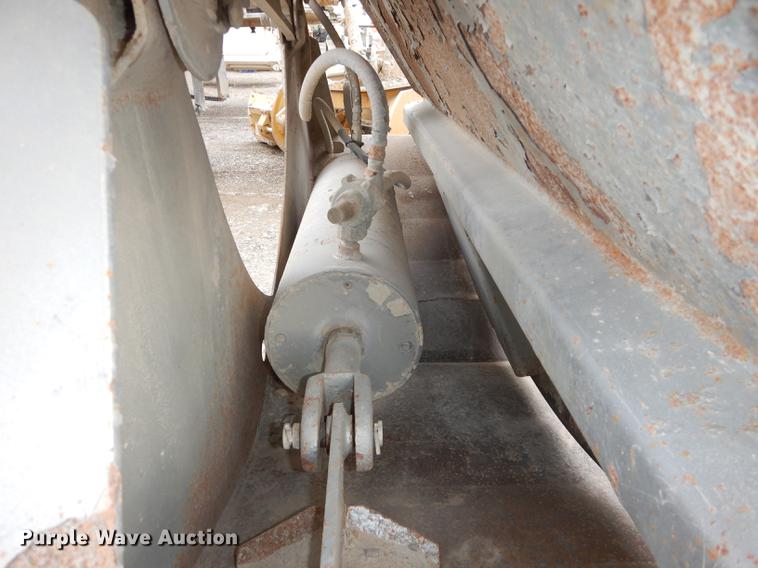 image for item J5505 2004 Trail King TKBD22-402 bottom dump trailer