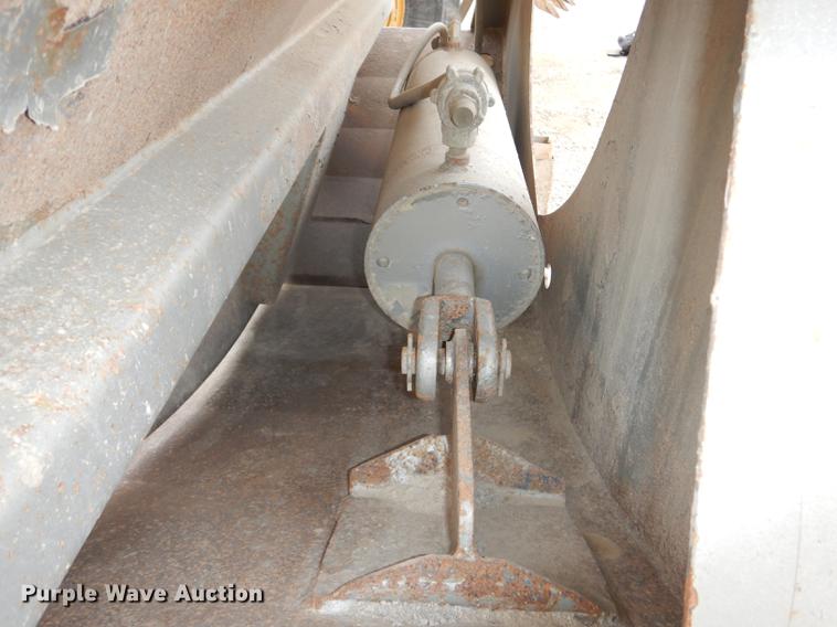 image for item J5505 2004 Trail King TKBD22-402 bottom dump trailer