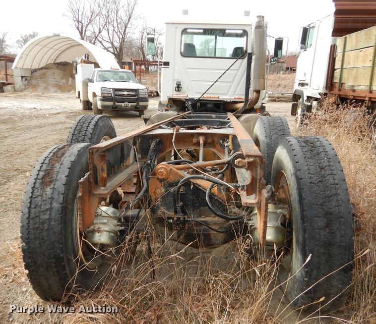 image for item J5518 2000 Mack CH613 truck chassis