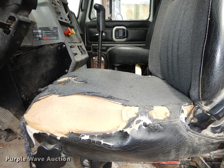 image for item J5518 2000 Mack CH613 truck chassis