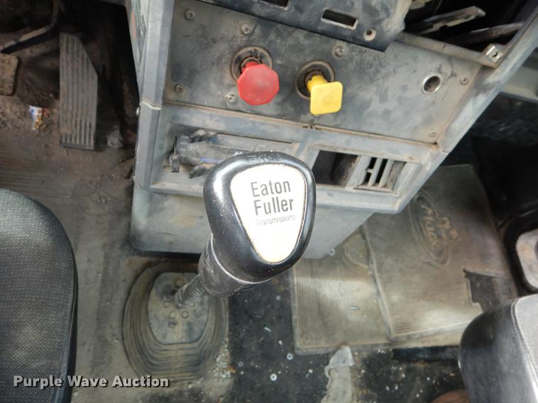 image for item J5518 2000 Mack CH613 truck chassis