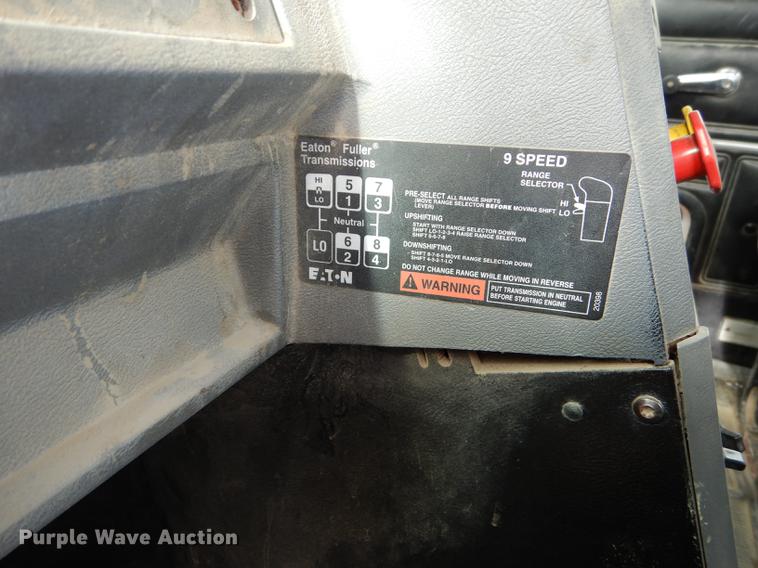 image for item J5518 2000 Mack CH613 truck chassis