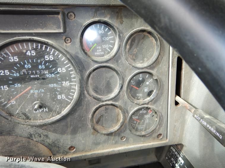 image for item J5518 2000 Mack CH613 truck chassis