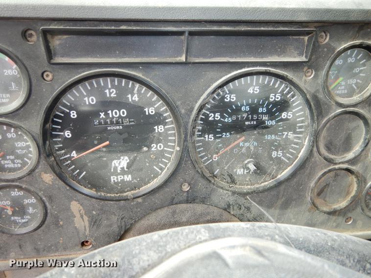 image for item J5518 2000 Mack CH613 truck chassis