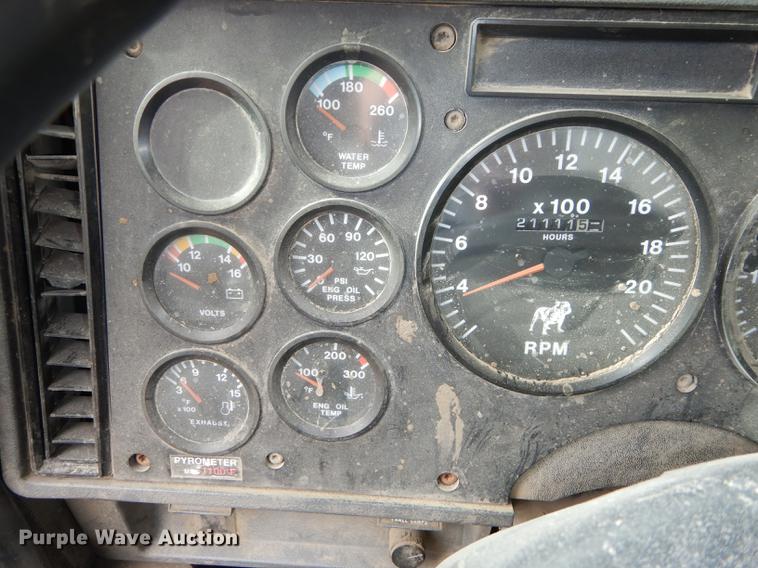 image for item J5518 2000 Mack CH613 truck chassis