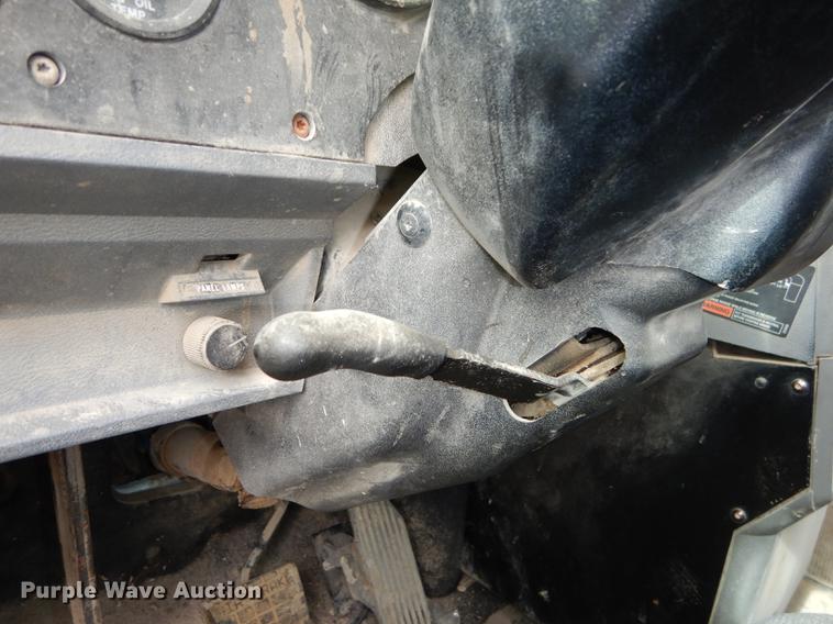 image for item J5518 2000 Mack CH613 truck chassis