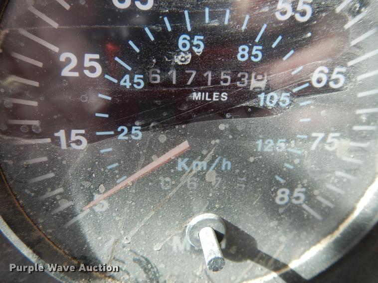 image for item J5518 2000 Mack CH613 truck chassis