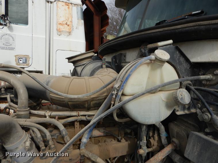 image for item J5518 2000 Mack CH613 truck chassis