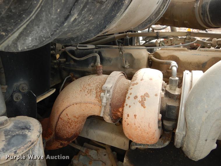 image for item J5518 2000 Mack CH613 truck chassis