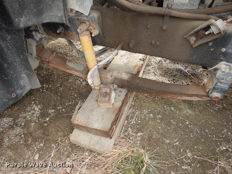 image for item J5518 2000 Mack CH613 truck chassis