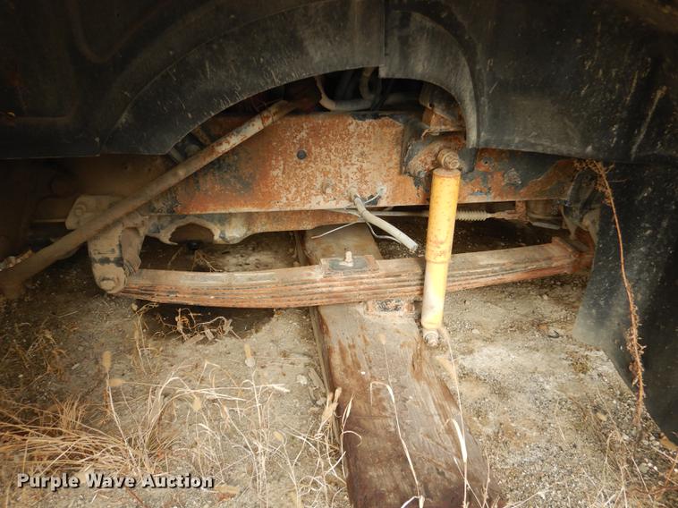 image for item J5518 2000 Mack CH613 truck chassis