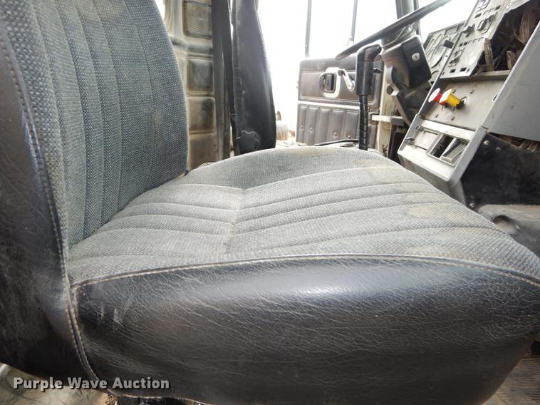 image for item J5518 2000 Mack CH613 truck chassis