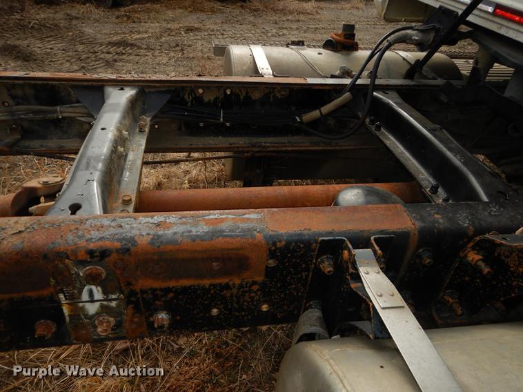 image for item J5518 2000 Mack CH613 truck chassis