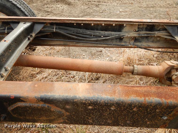 image for item J5518 2000 Mack CH613 truck chassis