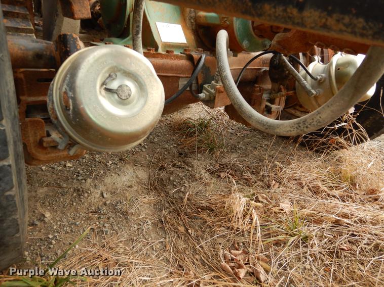 image for item J5518 2000 Mack CH613 truck chassis