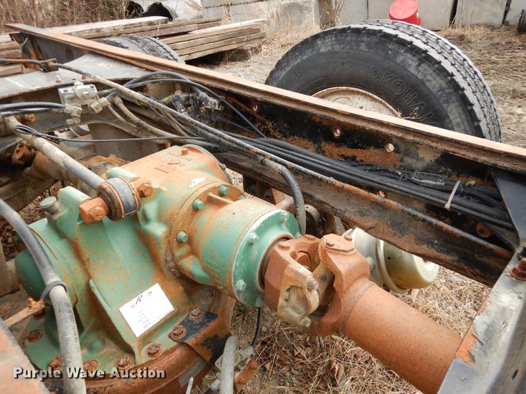 image for item J5518 2000 Mack CH613 truck chassis