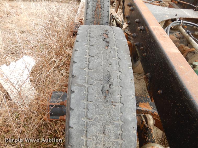 image for item J5518 2000 Mack CH613 truck chassis