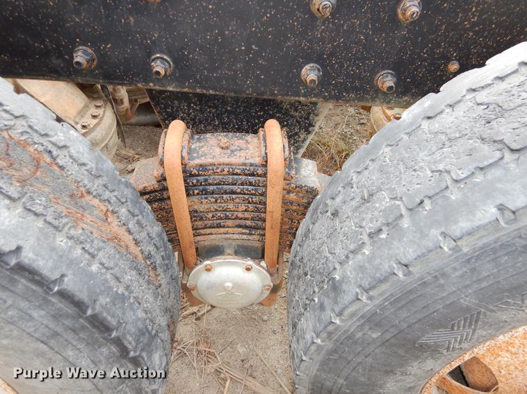 image for item J5518 2000 Mack CH613 truck chassis