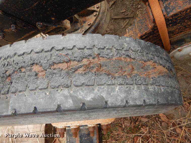 image for item J5518 2000 Mack CH613 truck chassis