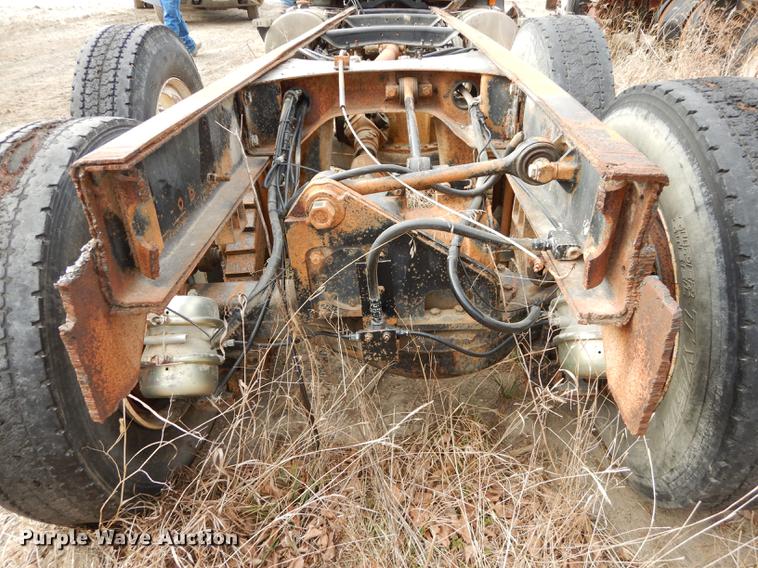 image for item J5518 2000 Mack CH613 truck chassis