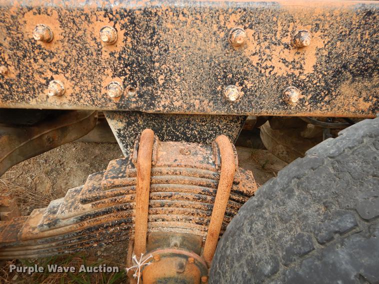 image for item J5518 2000 Mack CH613 truck chassis