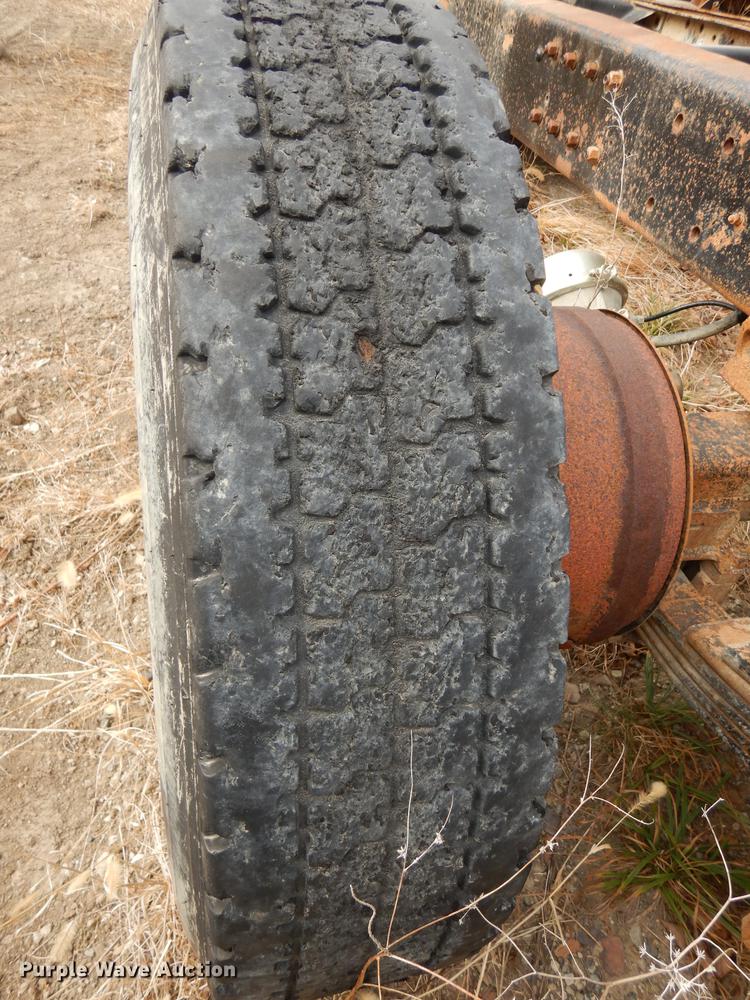 image for item J5518 2000 Mack CH613 truck chassis