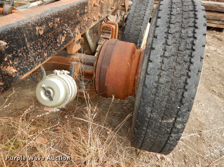 image for item J5518 2000 Mack CH613 truck chassis