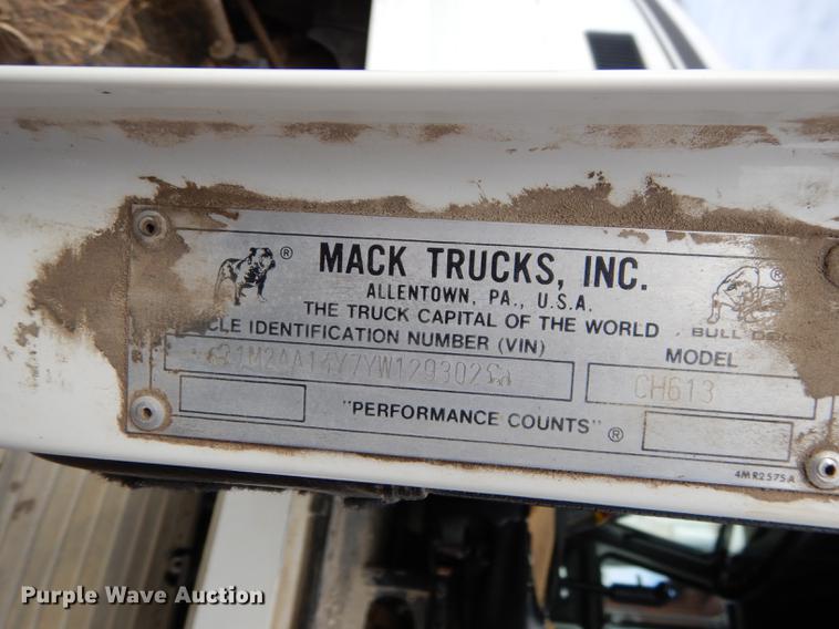 image for item J5518 2000 Mack CH613 truck chassis