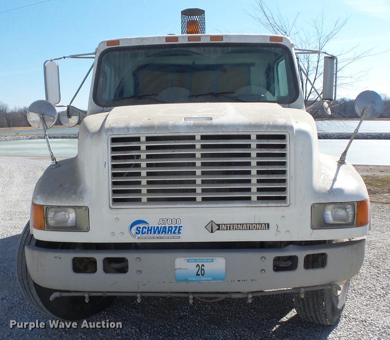 image for item K6283 1998 International 4700 street sweeper truck